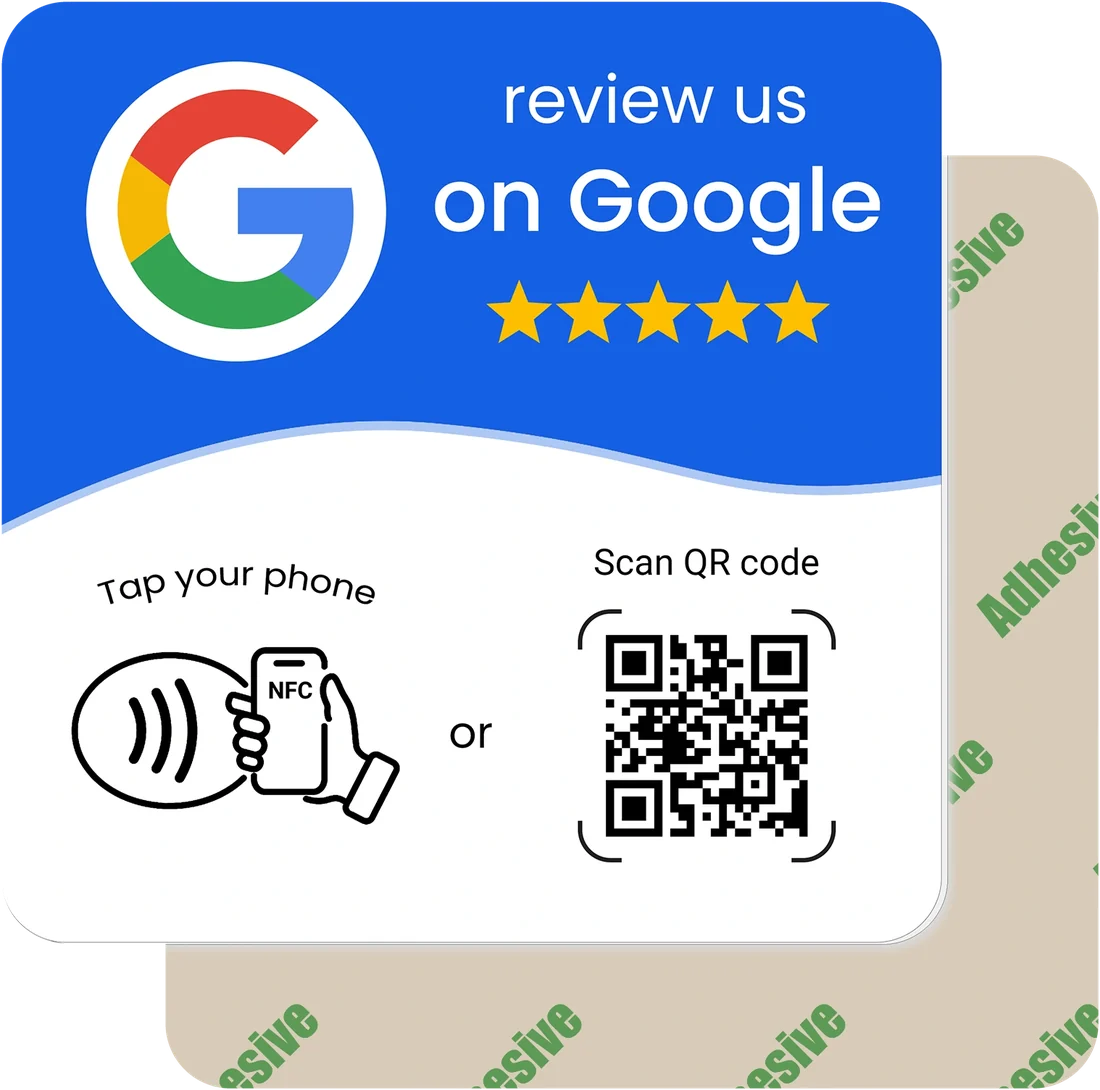 Google Review Aufsteller: quadratisches Schild mit Google-Logo, „review us on Google“, fünf Sternen sowie „Tap your phone“ mit NFC-Symbol oder „Scan QR code“ mit QR-Code